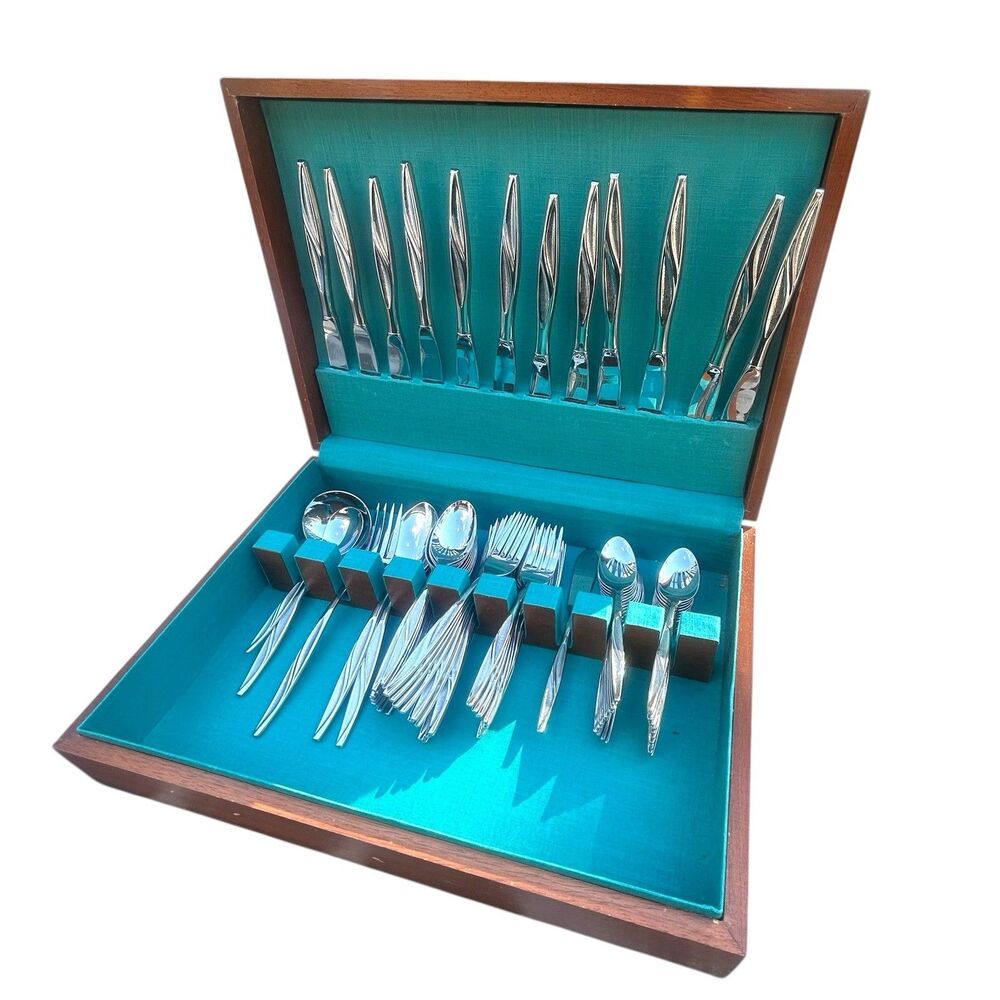 Reed Barton Crescendo Stainless Flatware 78pc Service 12 + Serving Case